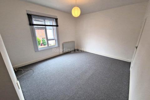 2 bedroom terraced house to rent, Beecham Road, Reading