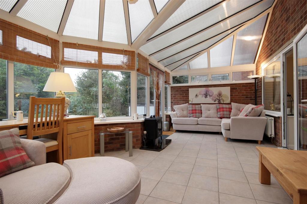 P shaped conservatory