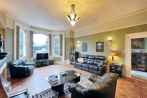 4 bedroom flat for sale, Blackwater Road, Eastbourne