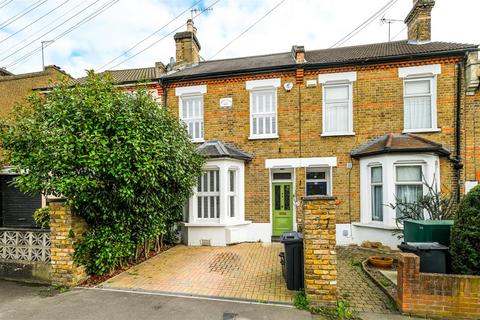 4 bedroom terraced house to rent, Peel Road, South Woodford