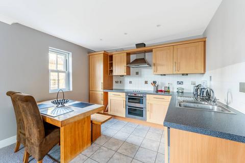 2 bedroom flat to rent, Martell Road, West Dulwich, London, SE21