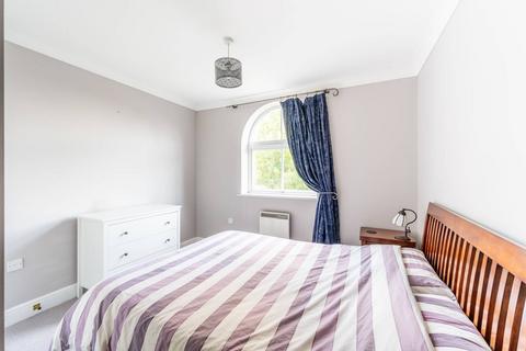 2 bedroom flat to rent, Martell Road, West Dulwich, London, SE21