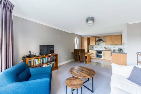 2 bedroom flat to rent, Martell Road, West Dulwich, London, SE21