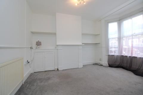 2 bedroom terraced house to rent, George Street, RM1