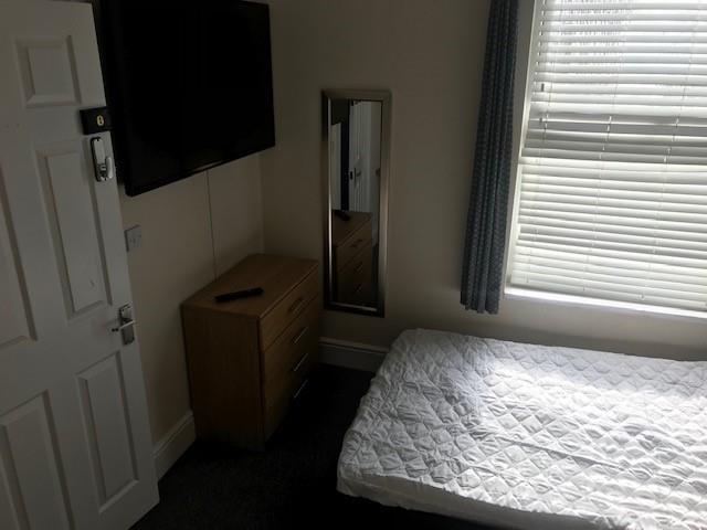 Bedroom 5.jpg