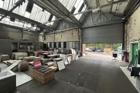 Industrial unit to rent, Vale Park Way, Manchester M8