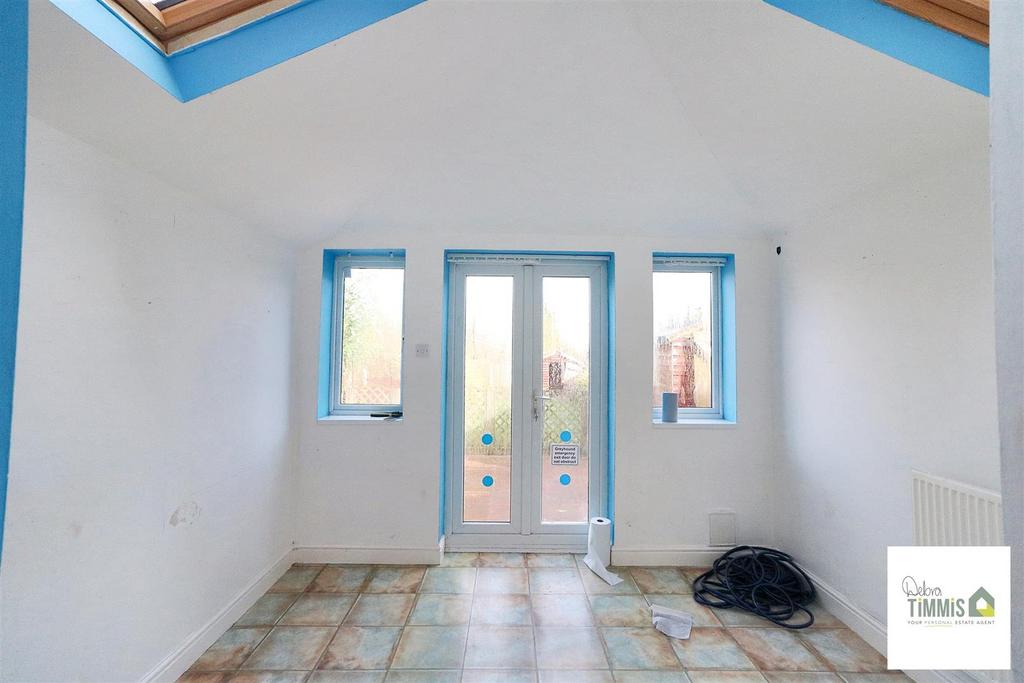Sun/Sitting Room