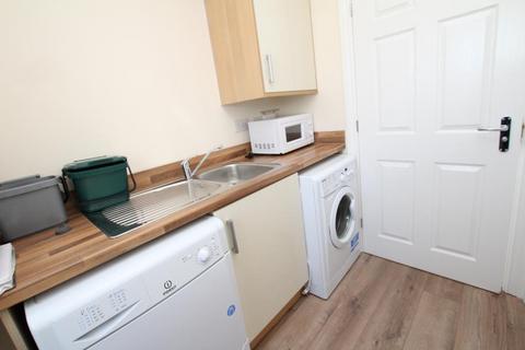 6 bedroom terraced house to rent, Wood Mead, Bristol BS16