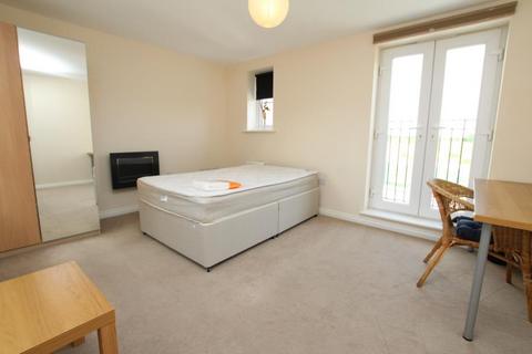 6 bedroom terraced house to rent, Wood Mead, Bristol BS16