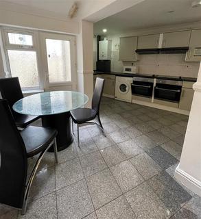 7 bedroom end of terrace house to rent, Richmond Road, Cardiff