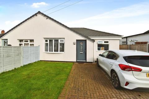 2 bedroom semi-detached bungalow to rent, Watchcrete Avenue