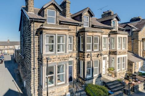 5 bedroom end of terrace house for sale, Bilton Drive, Harrogate, North Yorkshire, HG1