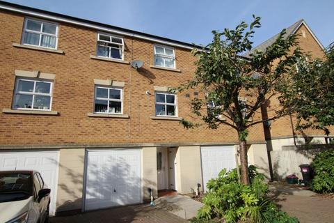 7 bedroom terraced house to rent, Wren Close, Bristol BS16