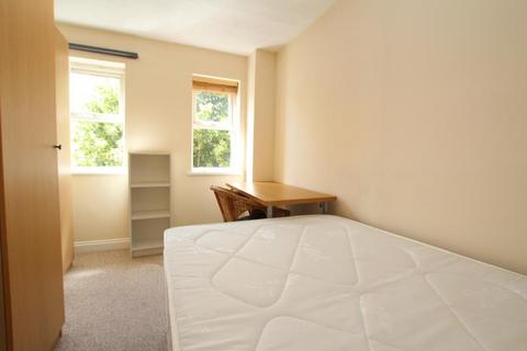 7 bedroom terraced house to rent, Wren Close, Bristol BS16