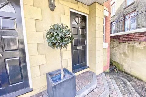 2 bedroom duplex to rent, High Street, Llantrisant, Pontyclun