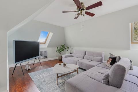 Flat 7, Amberleigh House, 134 Carlton Road, Reigate, RH2 0JF
