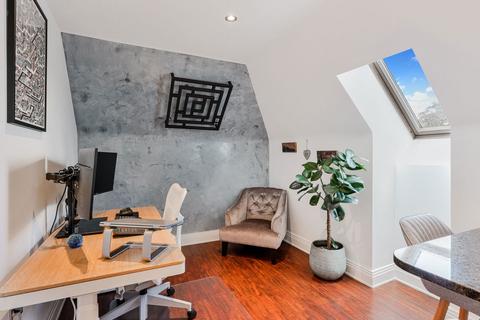 Flat 7, Amberleigh House, 134 Carlton Road, Reigate, RH2 0JF
