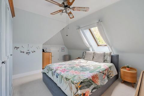 Flat 7, Amberleigh House, 134 Carlton Road, Reigate, RH2 0JF