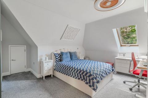 Flat 7, Amberleigh House, 134 Carlton Road, Reigate, RH2 0JF