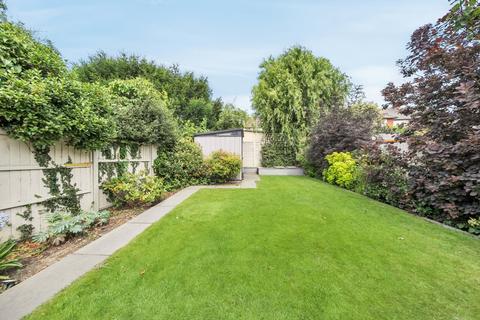 17 Simmil Road, Claygate, Esher, KT10 0RT