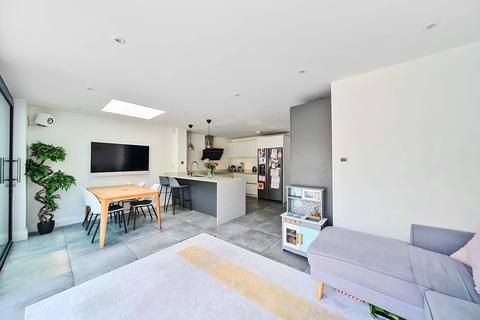 17 Simmil Road, Claygate, Esher, KT10 0RT