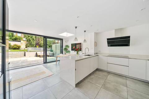 17 Simmil Road, Claygate, Esher, KT10 0RT