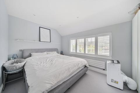 17 Simmil Road, Claygate, Esher, KT10 0RT
