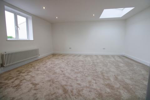 2 bedroom mews to rent, Grange Gardens, Pinner HA5