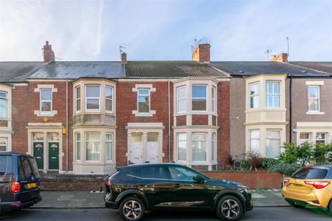 2 bedroom flat to rent, Naters Street, Whitley Bay