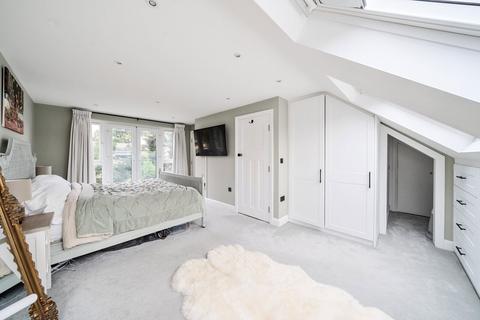 15 Manor Road North, Esher, KT10 0AA
