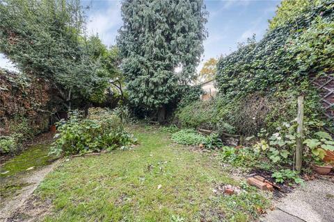 3 bedroom semi-detached house for sale, Avenue Crescent, Hounslow