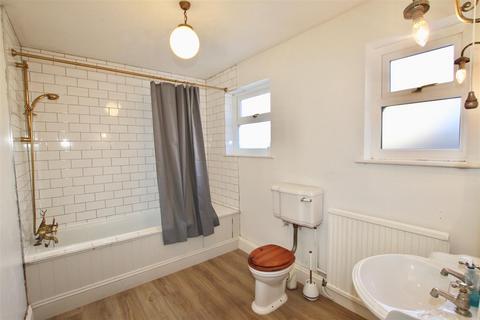 3 bedroom terraced house for sale, West Street, Leigh-On-Sea