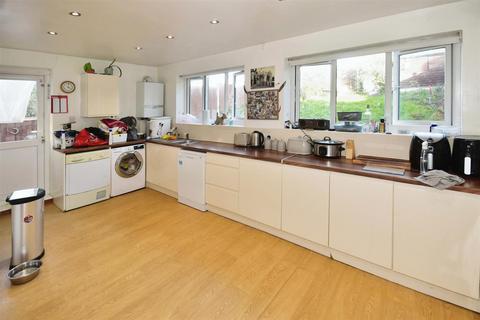 3 bedroom semi-detached house to rent, Lawrence Hill, London E4