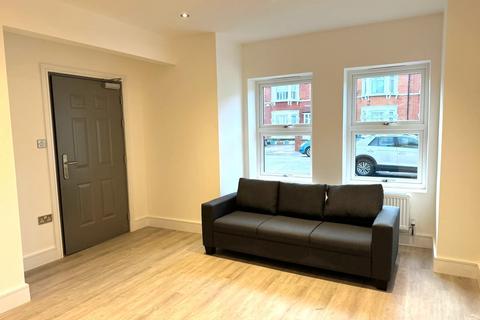 2 bedroom flat to rent, Wellwood Road, Ilford IG3