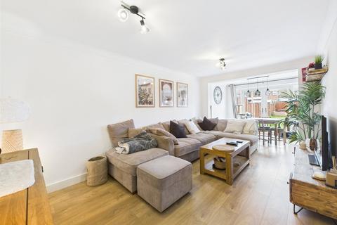 28 Compton Close, Corse, Gloucester, GL19 3RP