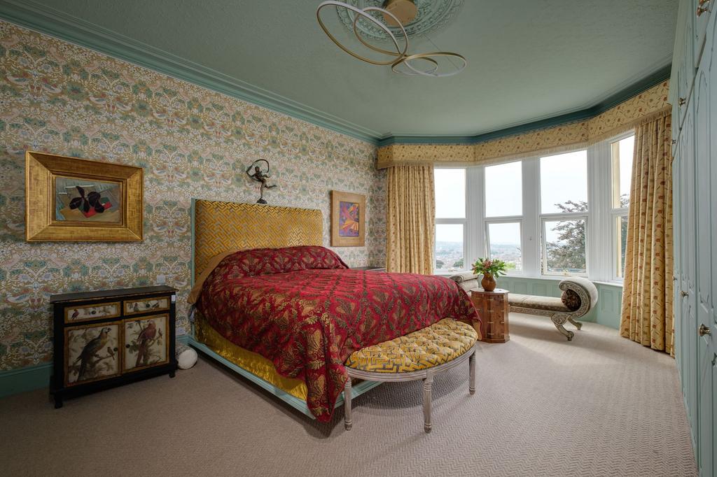 Principal bedroom