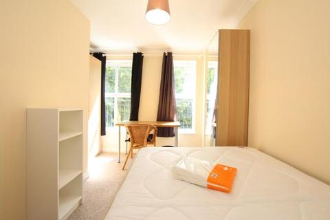 6 bedroom terraced house to rent, Lancelot Road, Bristol BS16