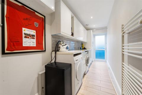 27 Eglise Road, Warlingham, CR6 9SE