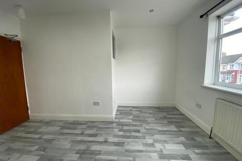 Studio to rent, 277 Aldborough Road South, Ilford, Essex, IG3