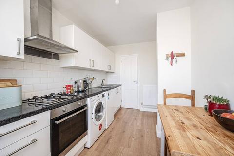 2 bedroom flat for sale, Cazenove Road, Stoke Newington, London, N16