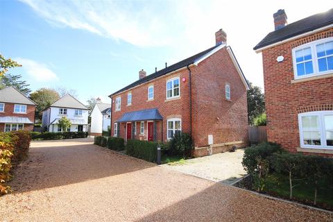 3 bedroom semi-detached house to rent, Nursery Grove, Pennington