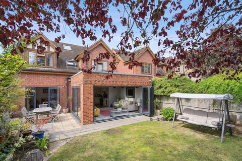 4 bedroom detached house for sale, Wexham Street, Stoke Poges SL3