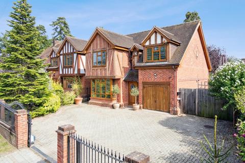 4 bedroom detached house for sale, Wexham Street, Stoke Poges SL3