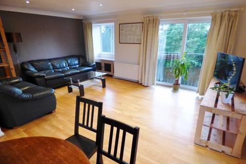 2 bedroom flat to rent, PURLEY