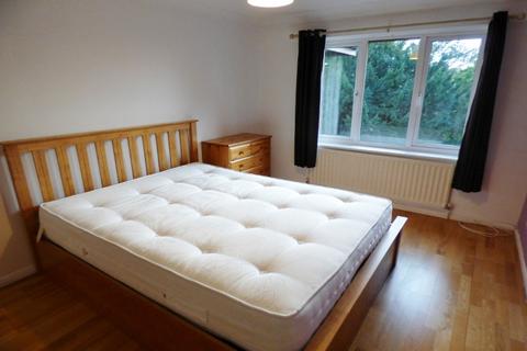 2 bedroom flat to rent, PURLEY