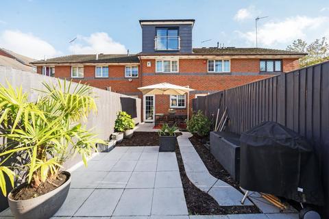 16 Goodwin Close, London, SE16 3TR