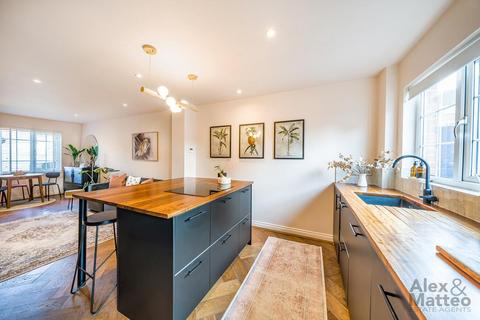 16 Goodwin Close, London, SE16 3TR
