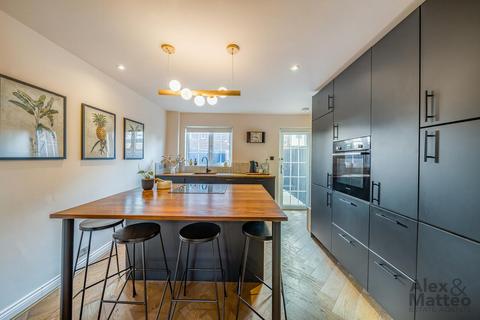 16 Goodwin Close, London, SE16 3TR