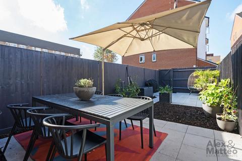 16 Goodwin Close, London, SE16 3TR