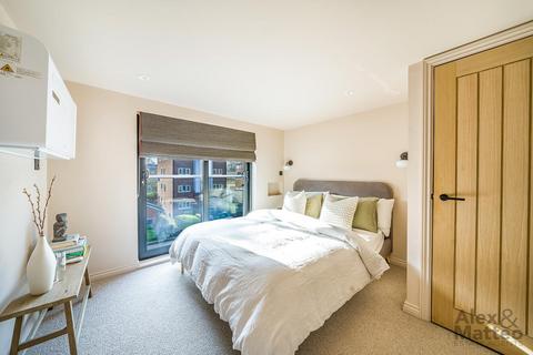 16 Goodwin Close, London, SE16 3TR